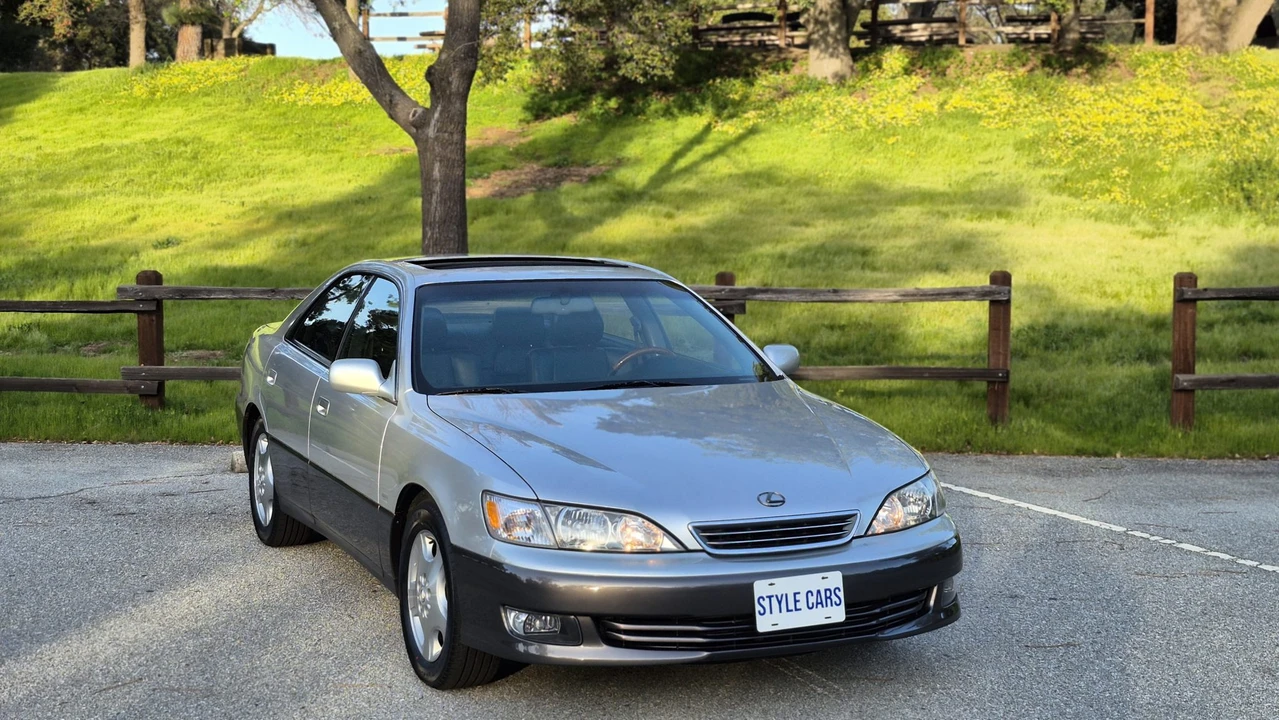 2000 Lexus ES 3rd Gen - Image 24 of 31