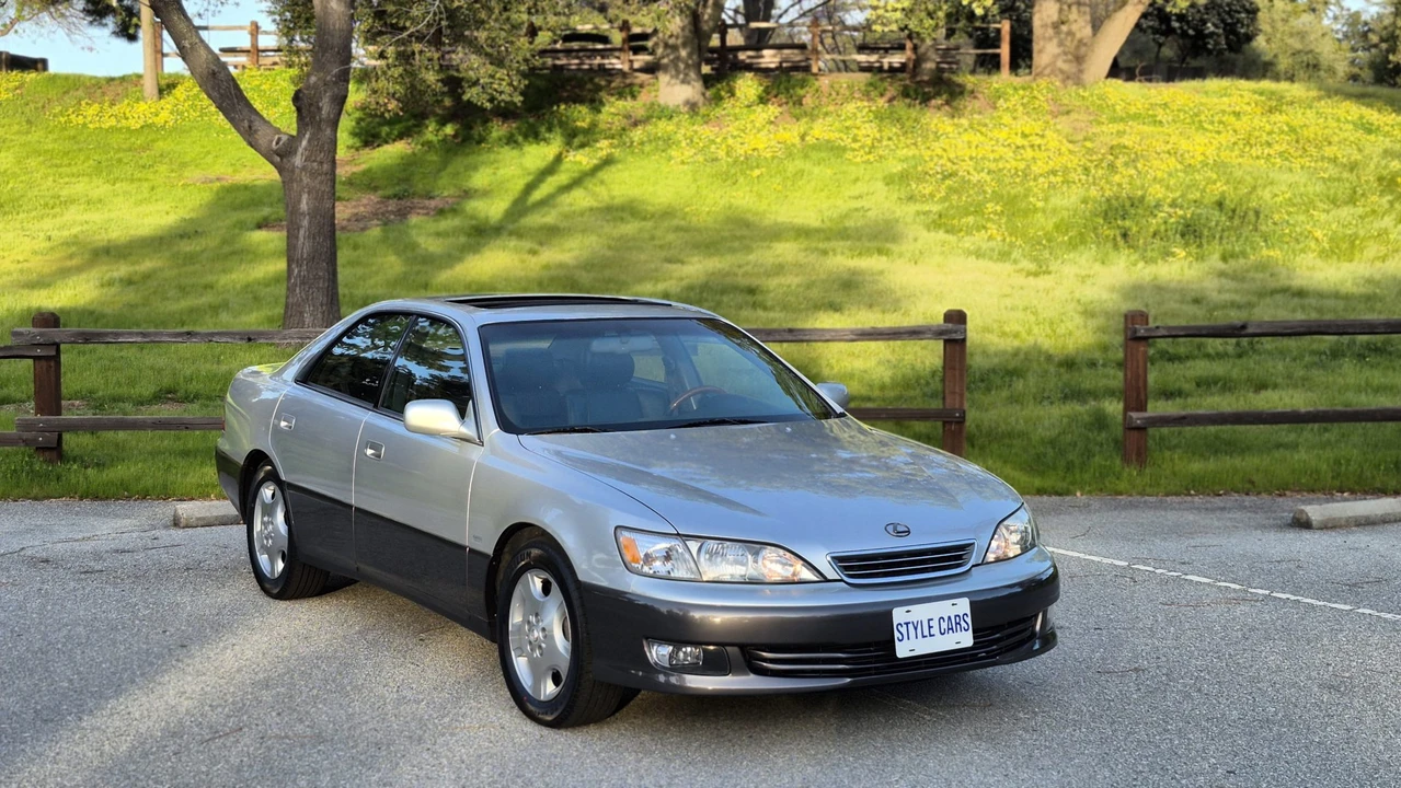 2000 Lexus ES 3rd Gen - Image 23 of 31