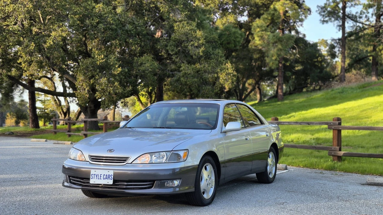 2000 Lexus ES 3rd Gen - Image 3 of 31
