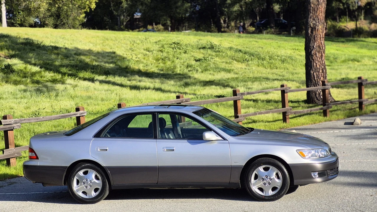 2000 Lexus ES 3rd Gen - Image 19 of 31