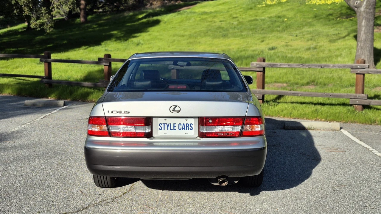 2000 Lexus ES 3rd Gen - Image 14 of 31