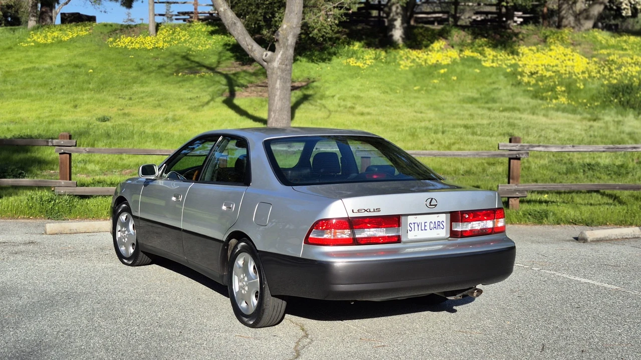 2000 Lexus ES 3rd Gen - Image 10 of 31