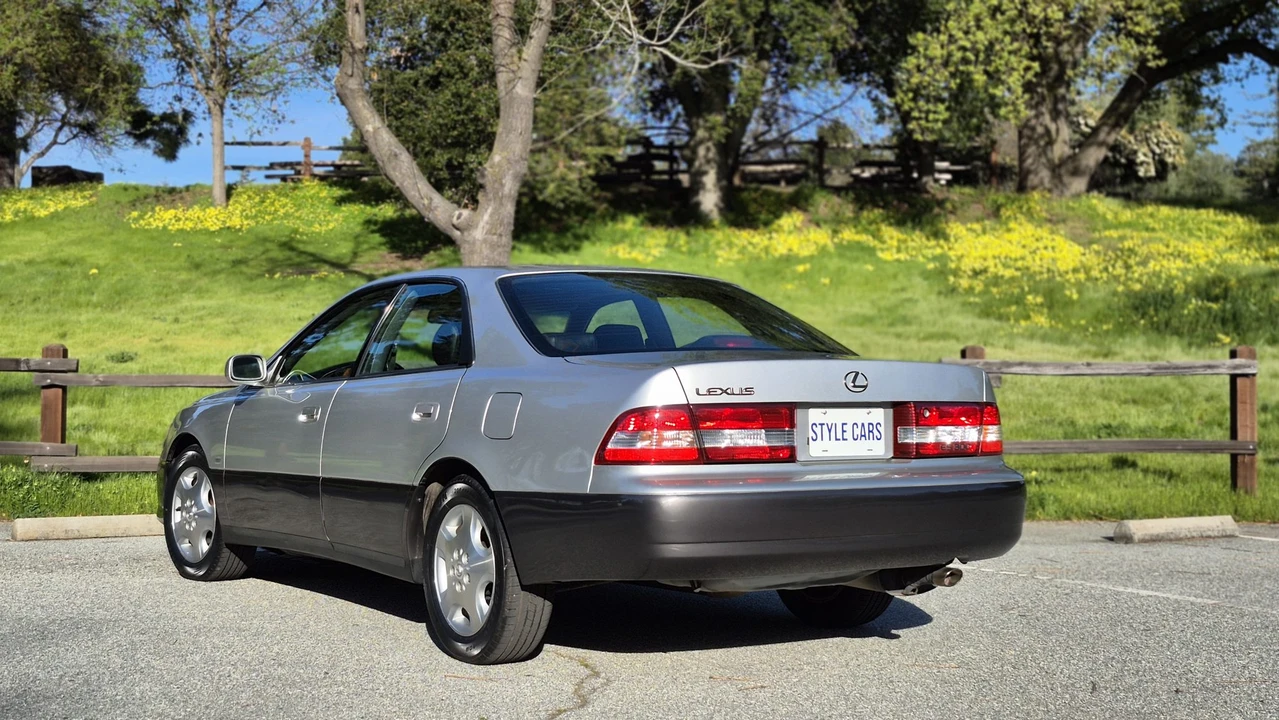 2000 Lexus ES 3rd Gen - Image 11 of 31