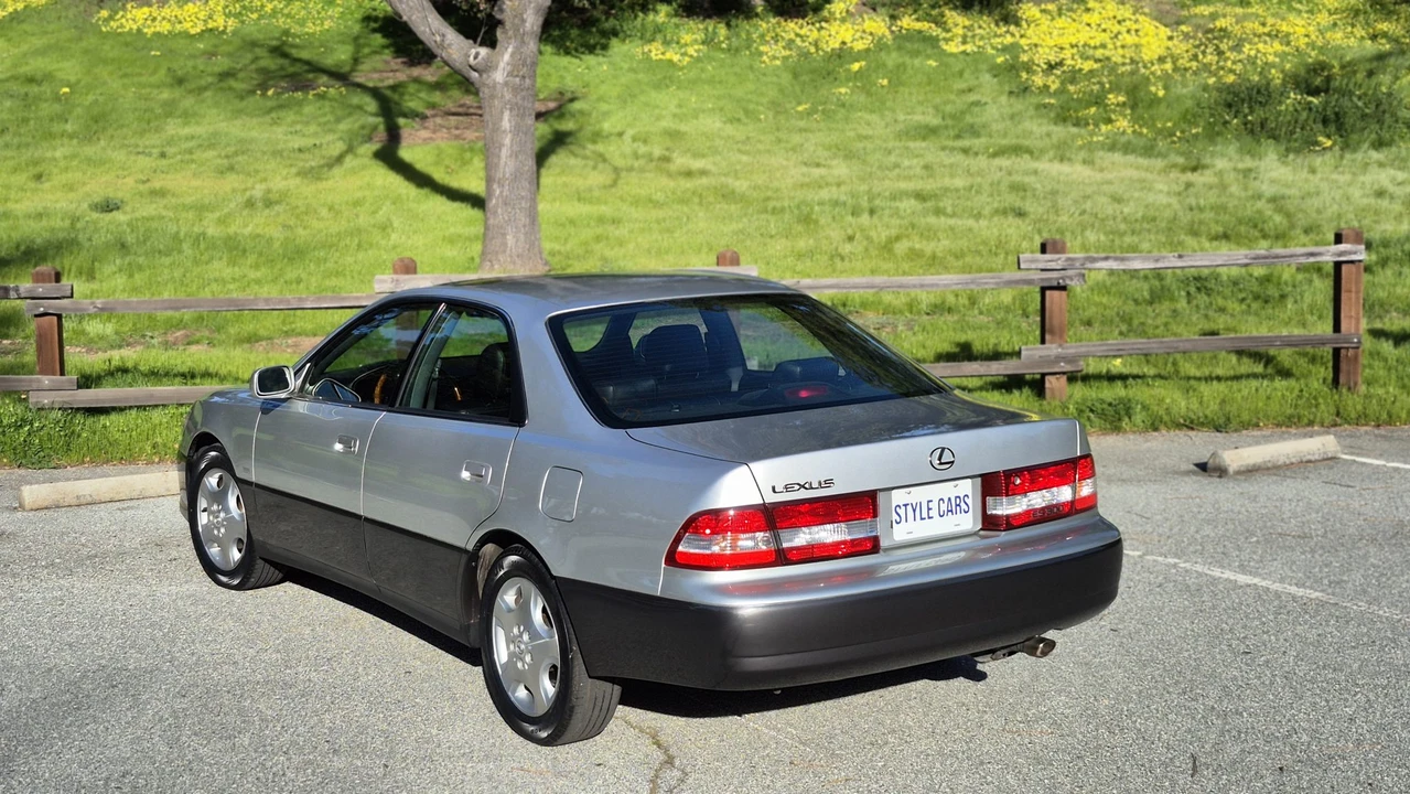 2000 Lexus ES 3rd Gen - Image 9 of 31