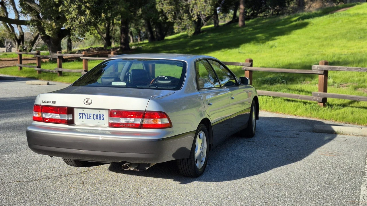 2000 Lexus ES 3rd Gen - Image 18 of 31