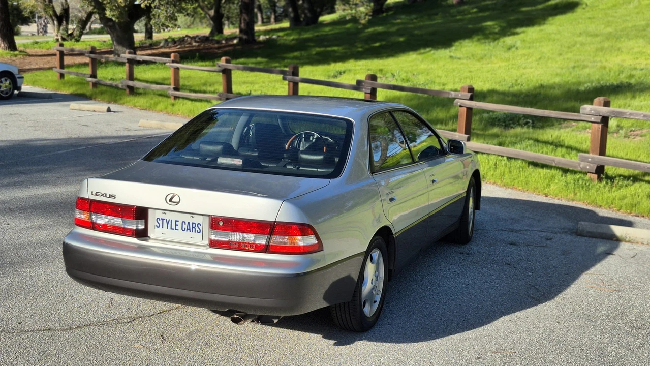 2000 Lexus ES 3rd Gen - Image 16 of 31