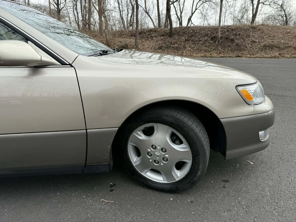 2000 Lexus ES 3rd Gen - Image 31 of 31