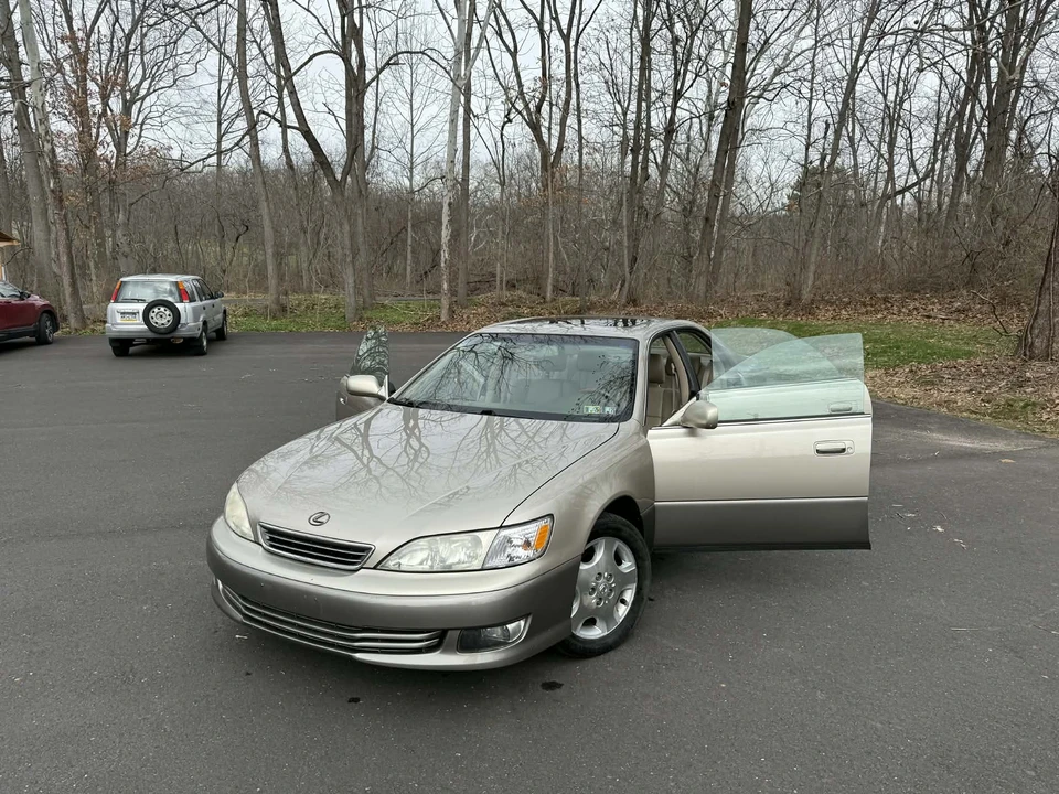2000 Lexus ES 3rd Gen - Image 15 of 31