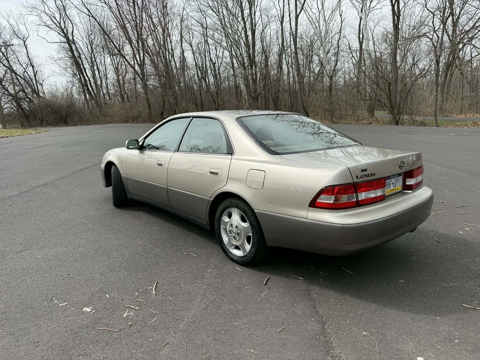 2000 Lexus ES 3rd Gen - Image 12 of 31