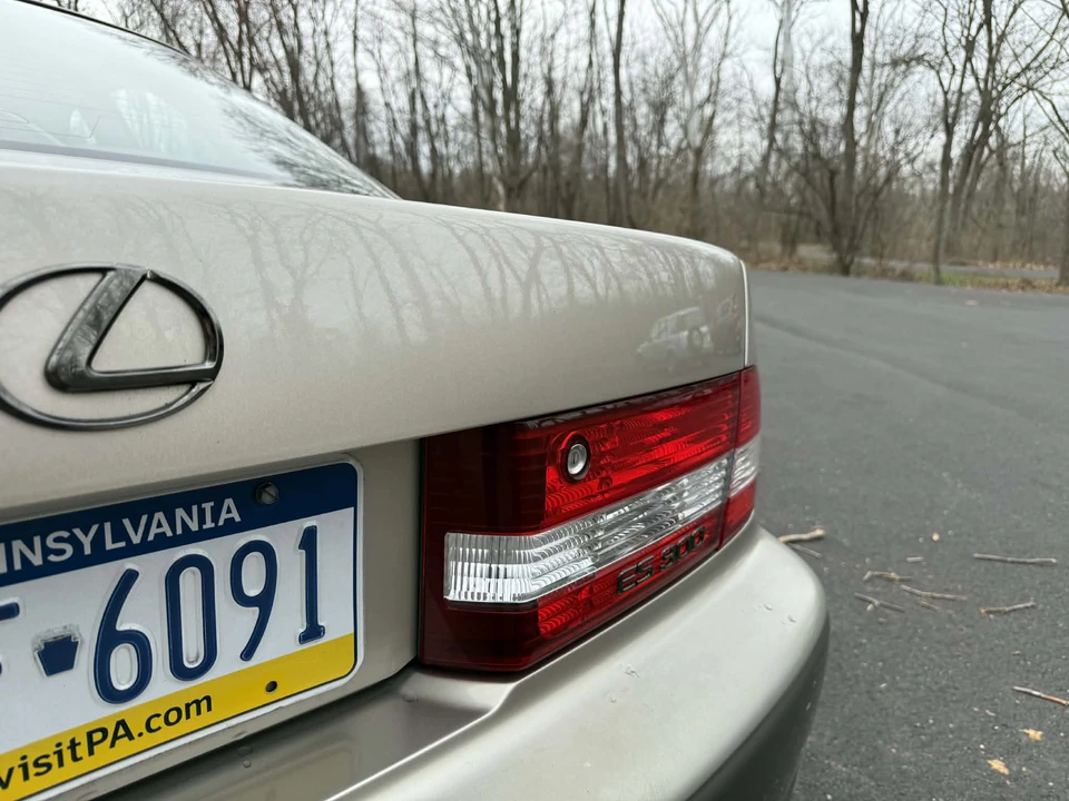 2000 Lexus ES 3rd Gen - Image 26 of 31
