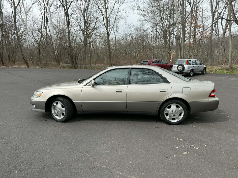 2000 Lexus ES 3rd Gen - Image 13 of 31