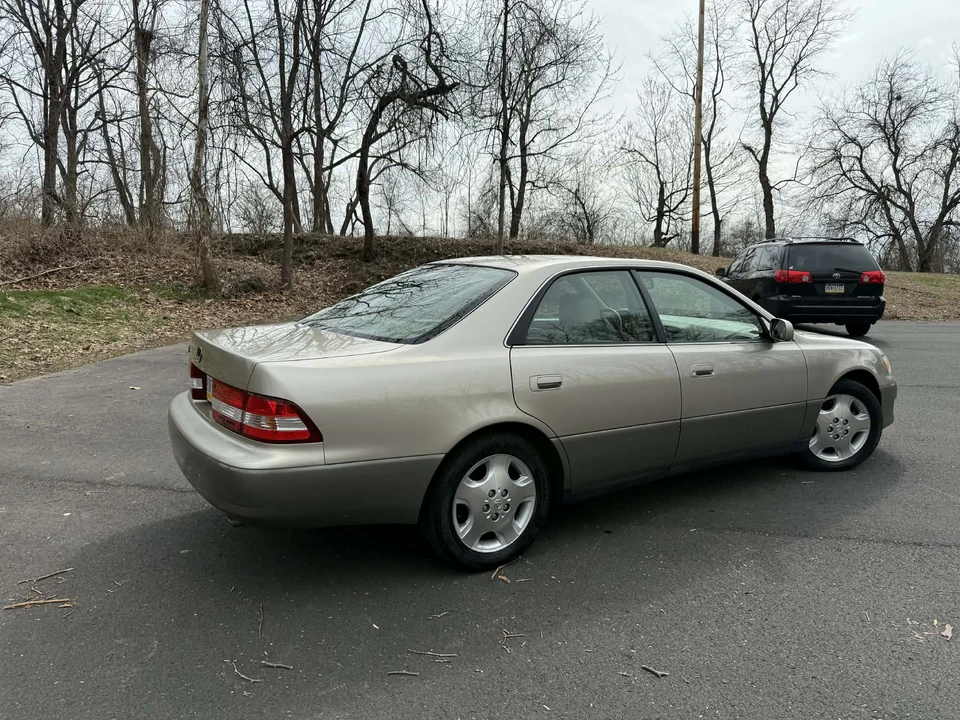 2000 Lexus ES 3rd Gen - Image 10 of 31