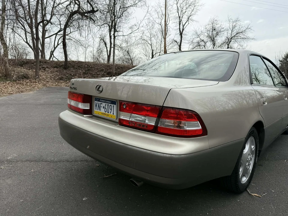 2000 Lexus ES 3rd Gen - Image 28 of 31