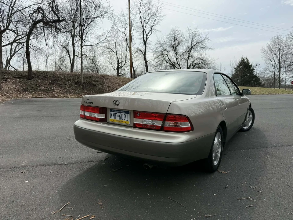 2000 Lexus ES 3rd Gen - Image 11 of 31