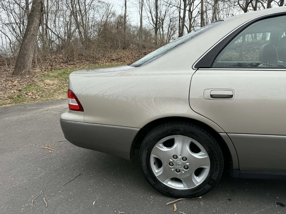 2000 Lexus ES 3rd Gen - Image 29 of 31