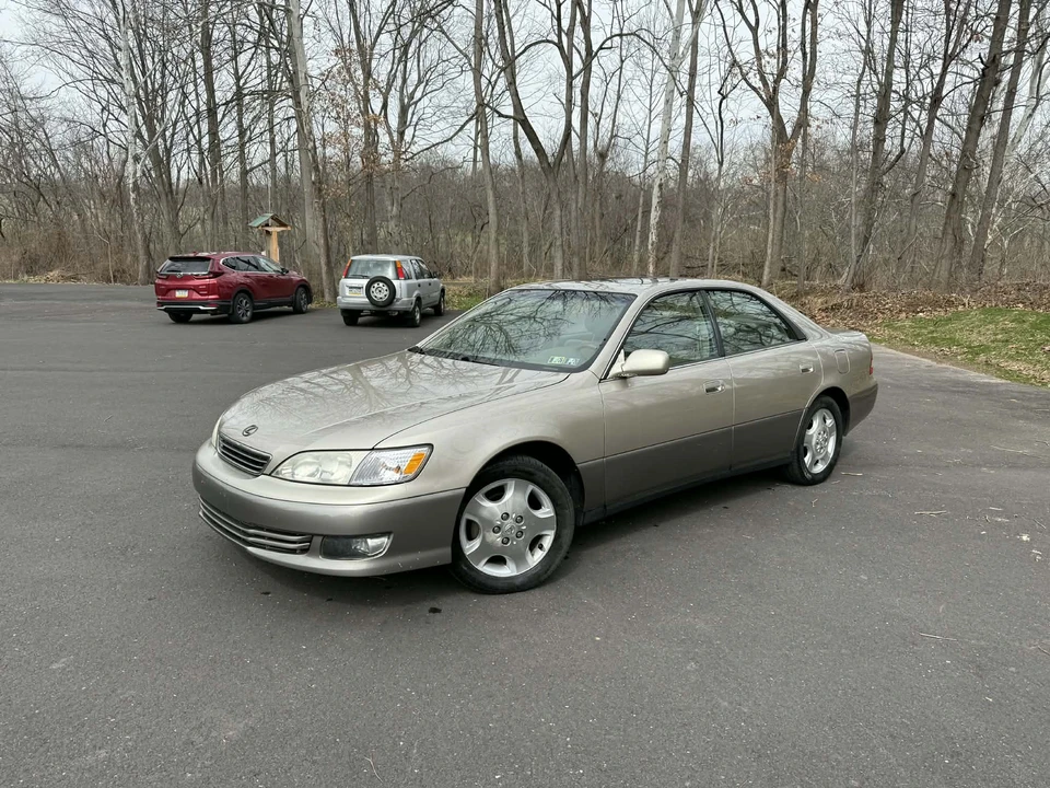 2000 Lexus ES 3rd Gen - Image 2 of 31