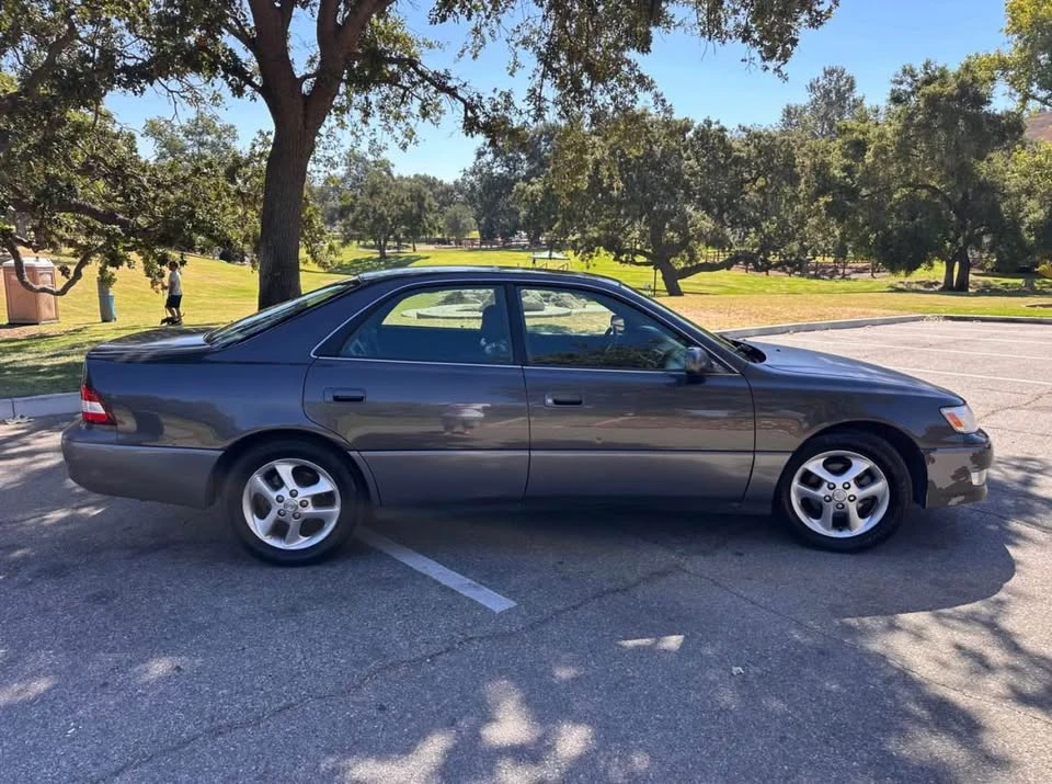 2000 Lexus ES 2nd Gen - Image 2 of 7