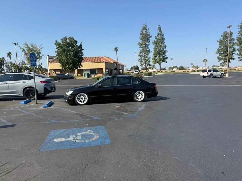 2000 Lexus GS 2nd Gen - Image 2 of 9