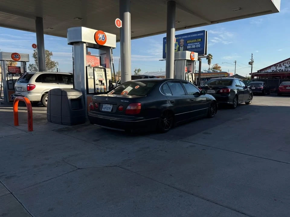 2000 Lexus GS 2nd Gen - Image 10 of 15