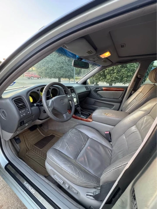 2000 Lexus GS 2nd Gen - Image 13 of 19