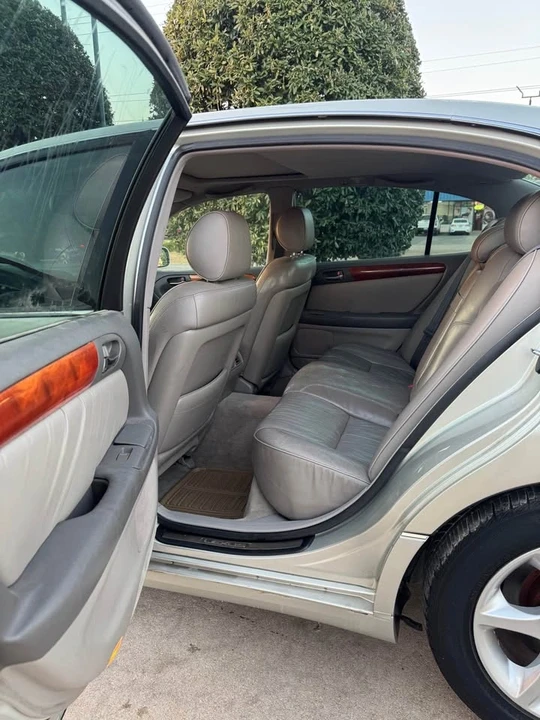 2000 Lexus GS 2nd Gen - Image 14 of 19