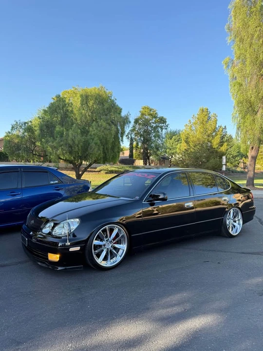 2000 Lexus GS 2nd Gen - Image 9 of 16