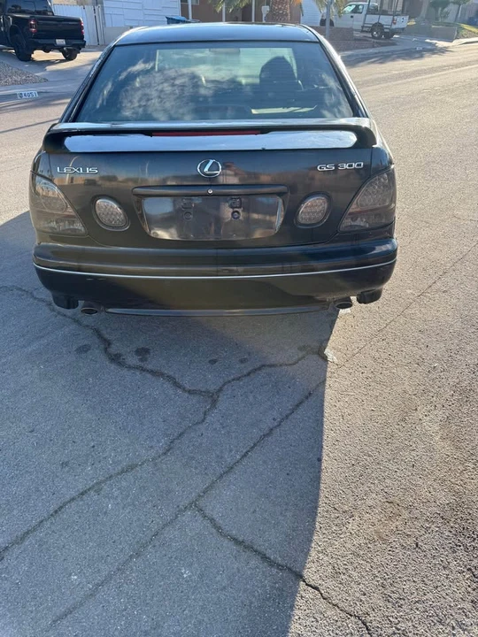 2000 Lexus GS 2nd Gen - Image 2 of 10