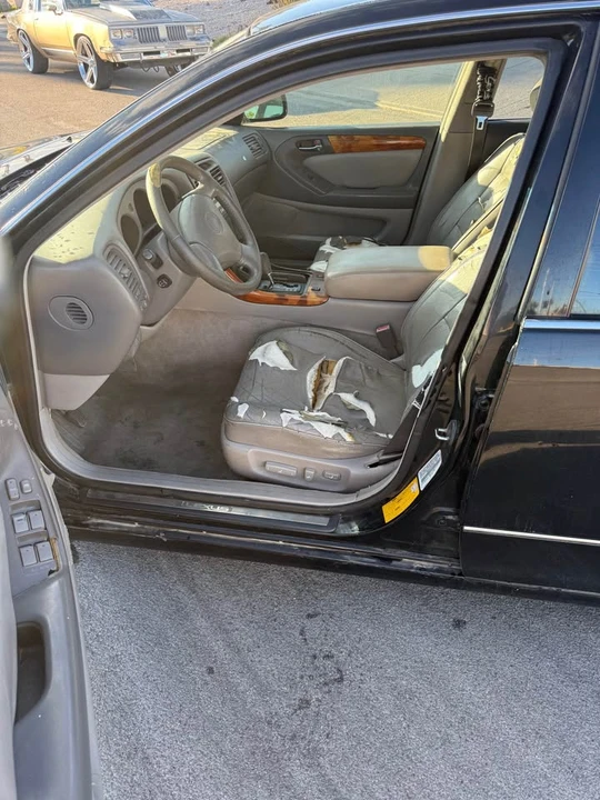 2000 Lexus GS 2nd Gen - Image 5 of 10