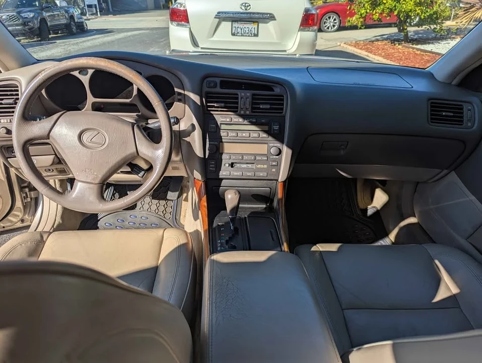 2000 Lexus GS 2nd Gen - Image 5 of 13