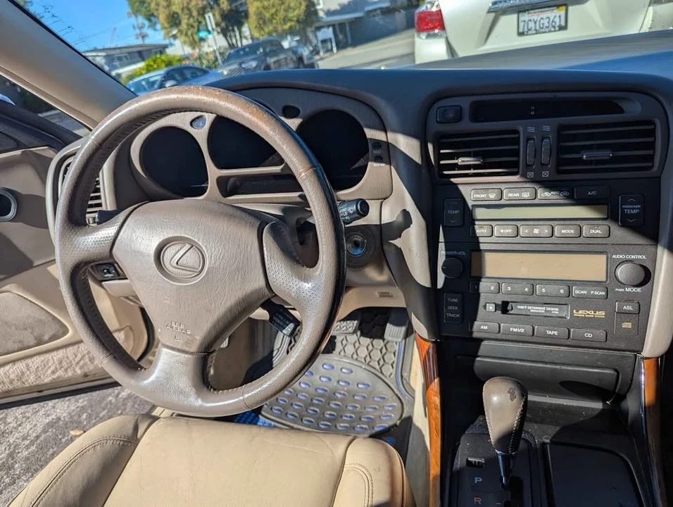 2000 Lexus GS 2nd Gen - Image 7 of 13