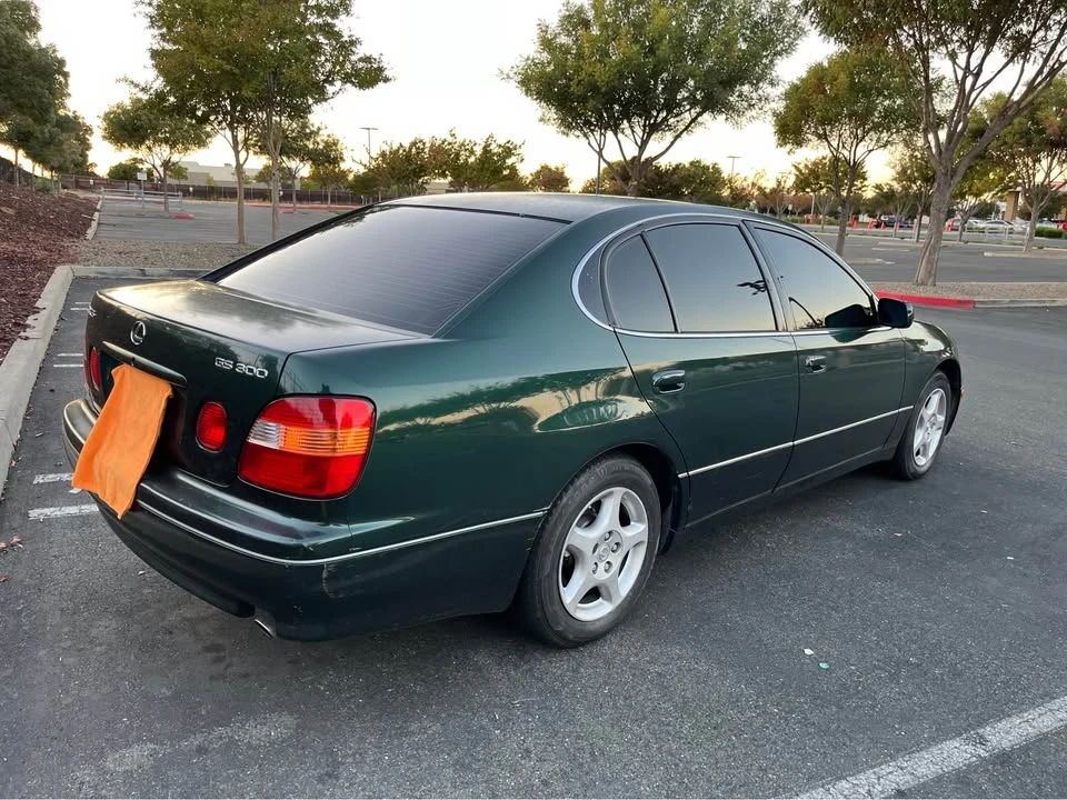 2000 Lexus GS 2nd Gen - Image 3 of 12