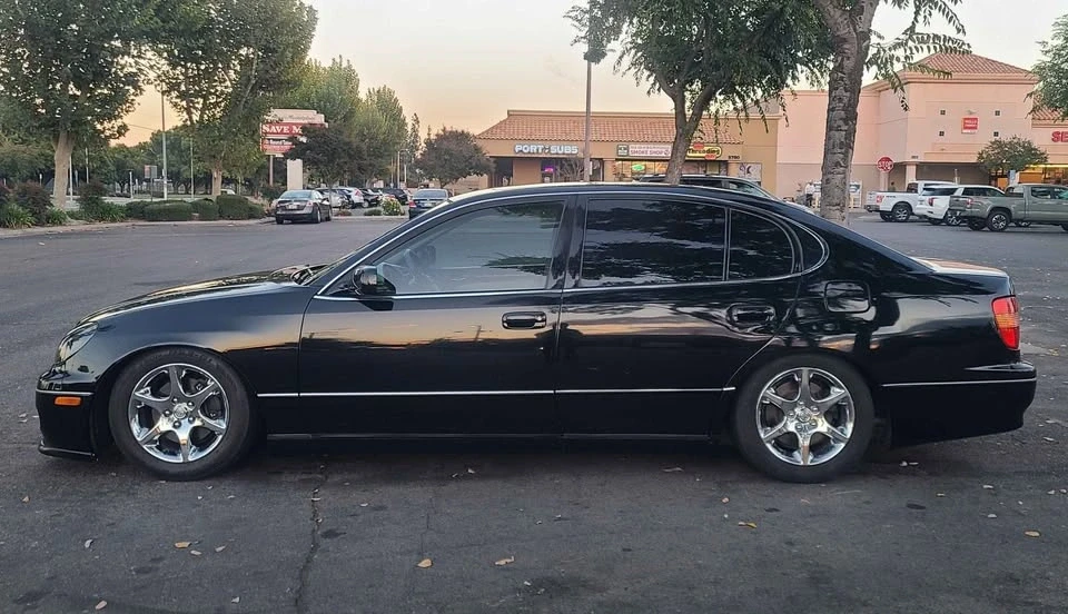 2000 Lexus GS 2nd Gen - Image 9 of 20