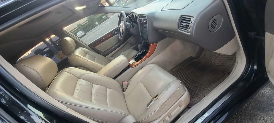2000 Lexus GS 2nd Gen - Image 16 of 20