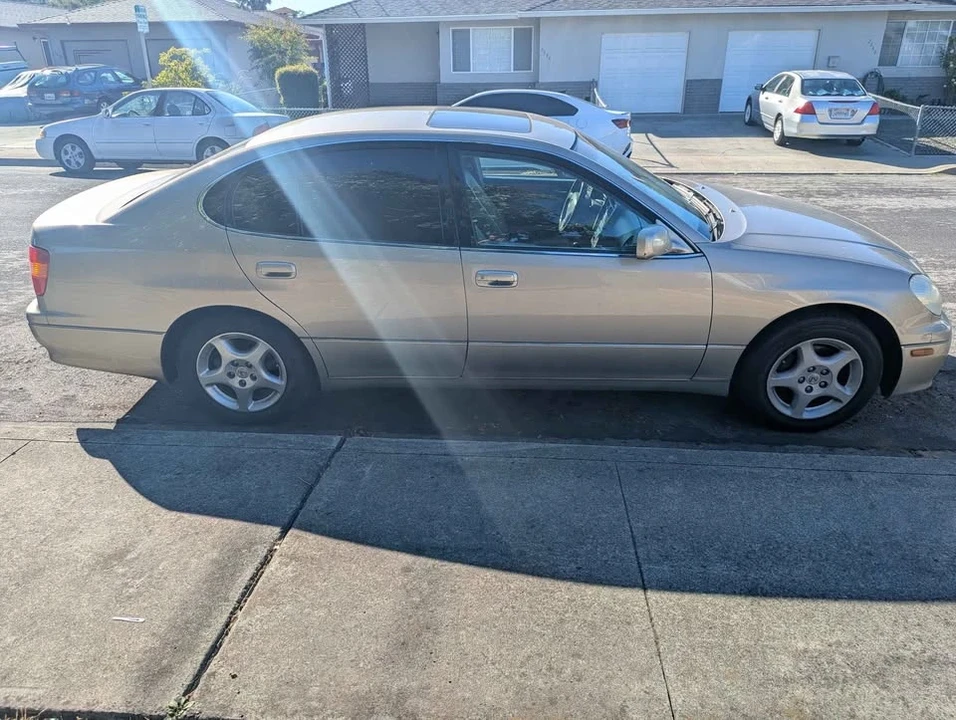 2000 Lexus GS 2nd Gen - Image 2 of 13