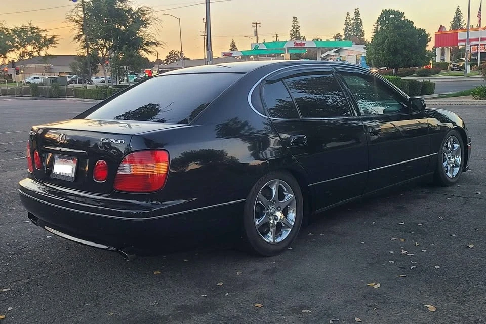 2000 Lexus GS 2nd Gen - Image 6 of 20