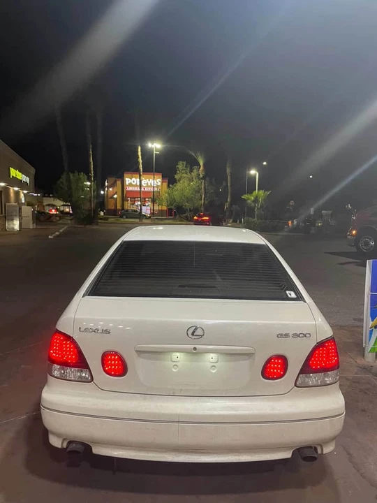 2000 Lexus GS 2nd Gen - Image 4 of 6
