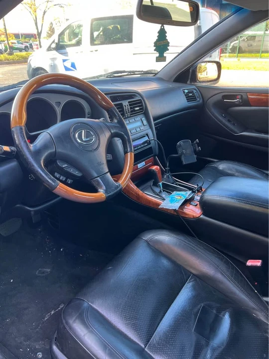 2000 Lexus GS 2nd Gen - Image 9 of 15