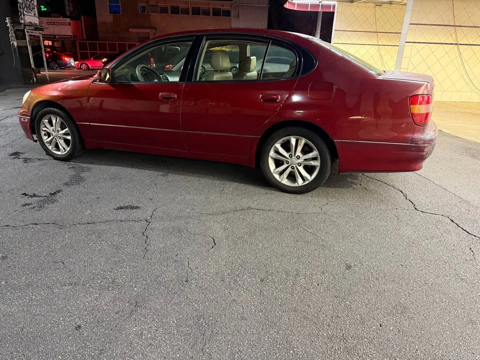 2000 Lexus GS 2nd Gen - Image 2 of 11