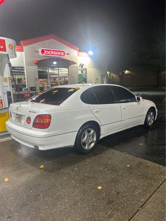 2000 Lexus GS 2nd Gen - Image 3 of 6