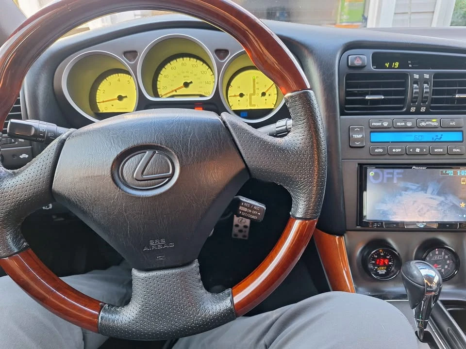 2000 Lexus GS 2nd Gen - Image 11 of 13