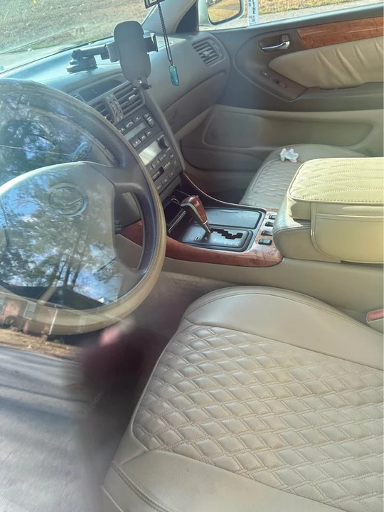 2000 Lexus GS 2nd Gen - Image 5 of 5
