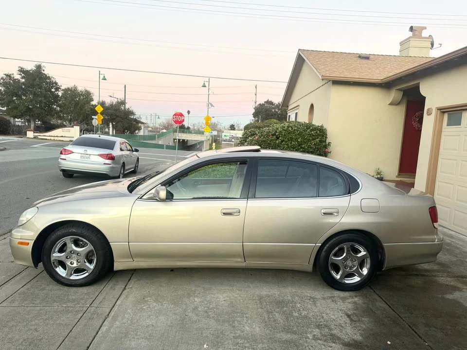 2000 Lexus GS 2nd Gen - Image 2 of 12