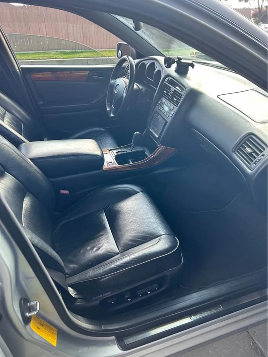 2000 Lexus GS 2nd Gen - Image 10 of 12