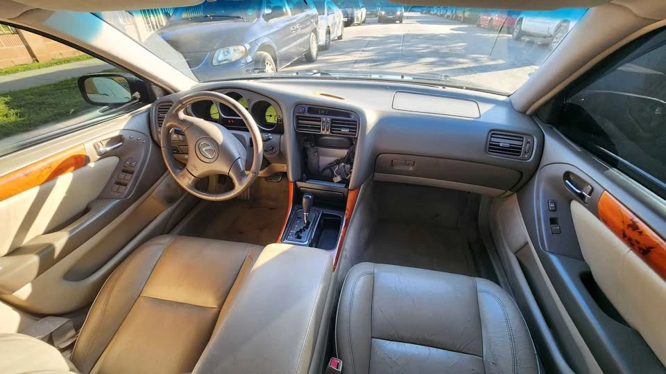 2000 Lexus GS 2nd Gen - Image 11 of 15