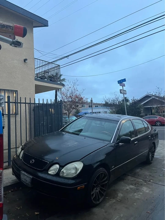 2000 Lexus GS 2nd Gen - Image 2 of 10