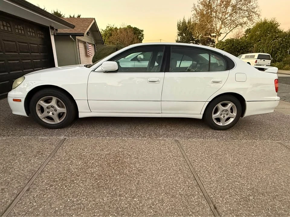 2000 Lexus GS 2nd Gen - Image 2 of 13