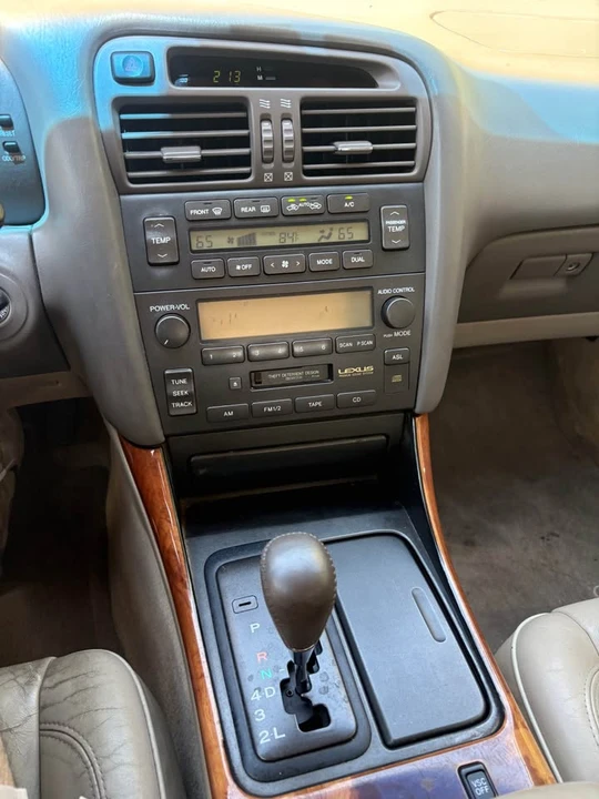 2000 Lexus GS 2nd Gen - Image 18 of 19