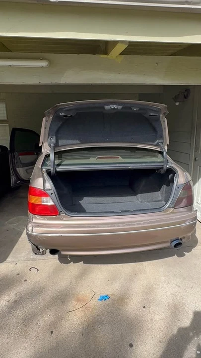 2000 Lexus GS 2nd Gen - Image 8 of 9