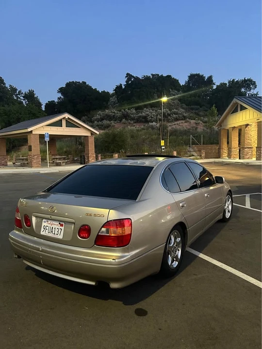 2000 Lexus GS 2nd Gen - Image 5 of 7