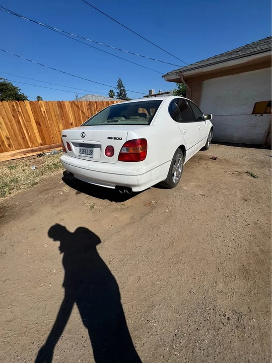 2000 Lexus GS 2nd Gen - Image 5 of 11